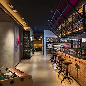 Moxy Honmachi By Marriott Hotel Osaka